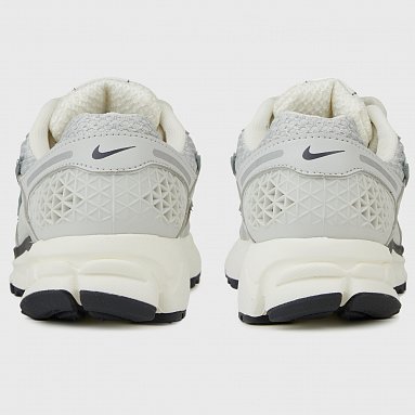 Кроссовки Nike Zoom Vomero 5 W, цвет серый, артикул FD0884-025