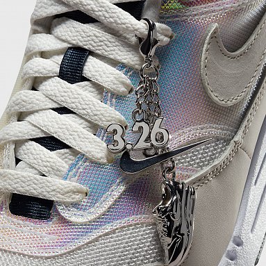Кроссовки Nike Air Max 1 AMD La Ville Lumiere W, цвет серый, артикул DQ9326-100