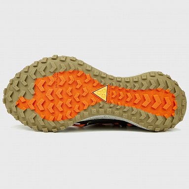 Кроссовки Nike Acg Mountain Fly Low Gore-Tex Se, цвет коричневый, артикул DD2861-200