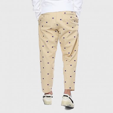 Брюки Champion All Over Embroidered Chino x Beams, цвет бежевый, артикул 212633-ML002