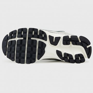 Кроссовки Nike Zoom Vomero 5 W, цвет серый, артикул FD0884-025