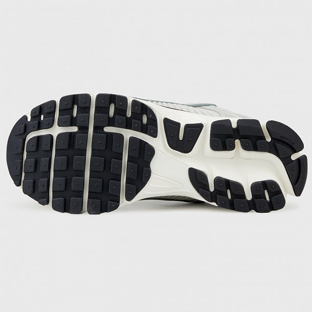 Кроссовки Nike Zoom Vomero 5 W - фото 4