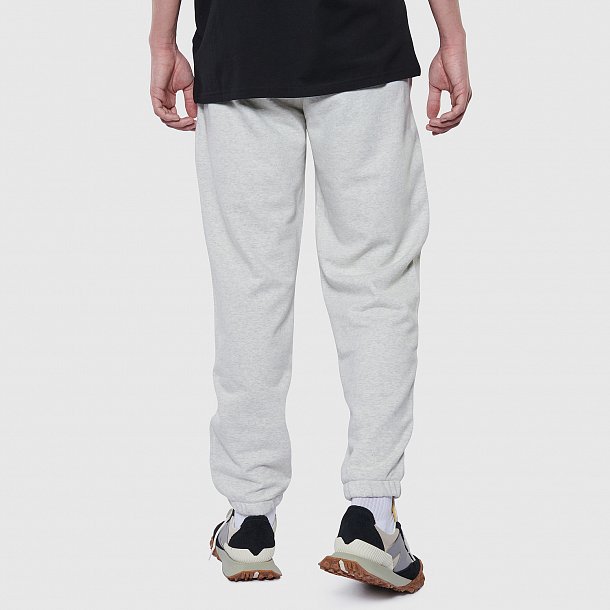Брюки New Balance Essentials Sweatpant - фото 1
