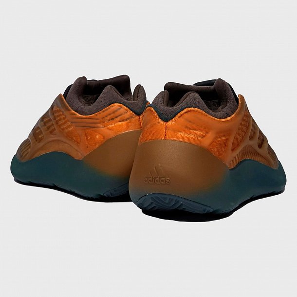Кроссовки adidas Originals Yeezy 700 - фото 4