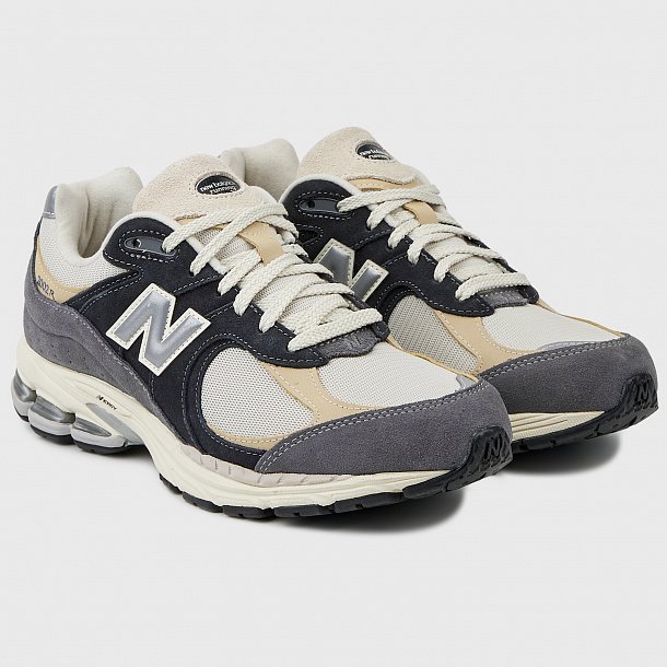 Кроссовки New Balance 2002R - фото 1