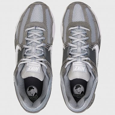 Кроссовки Nike Zoom Vomero 5, цвет серый, артикул HF1553-003